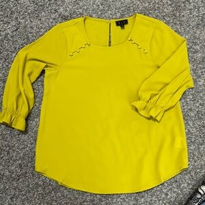 NWOT OLM women’s chartreuse blouse. size small.